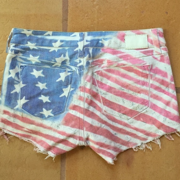 Patriotic distressed cut off short - Picture 2 of 5